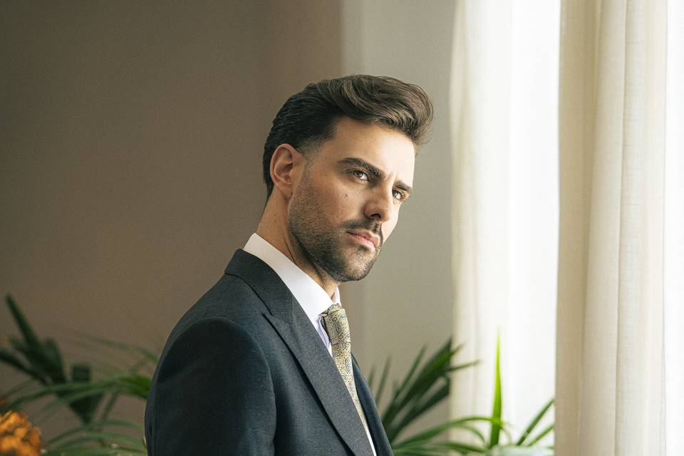 Retrato editorial del novio