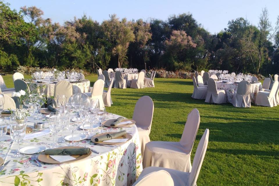 Banquete en el jardín