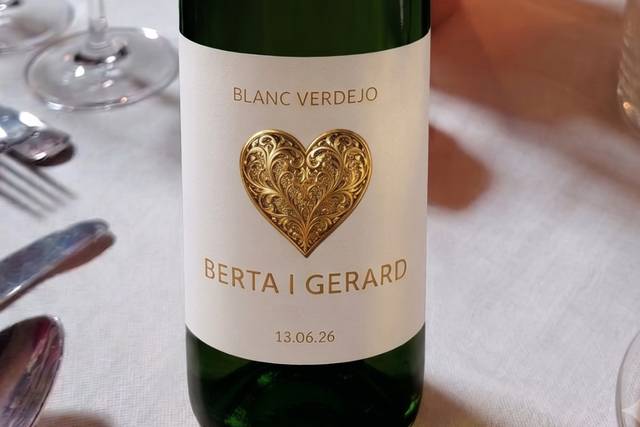 Primer plano vino boda B&G