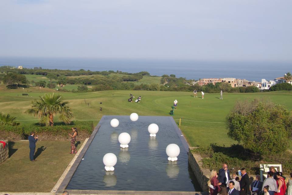 Ceremonia en lámina de agua