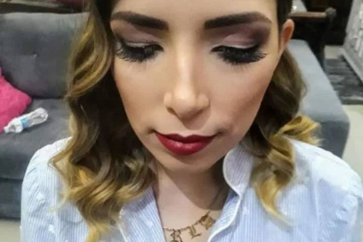 Maquillaje y peinado