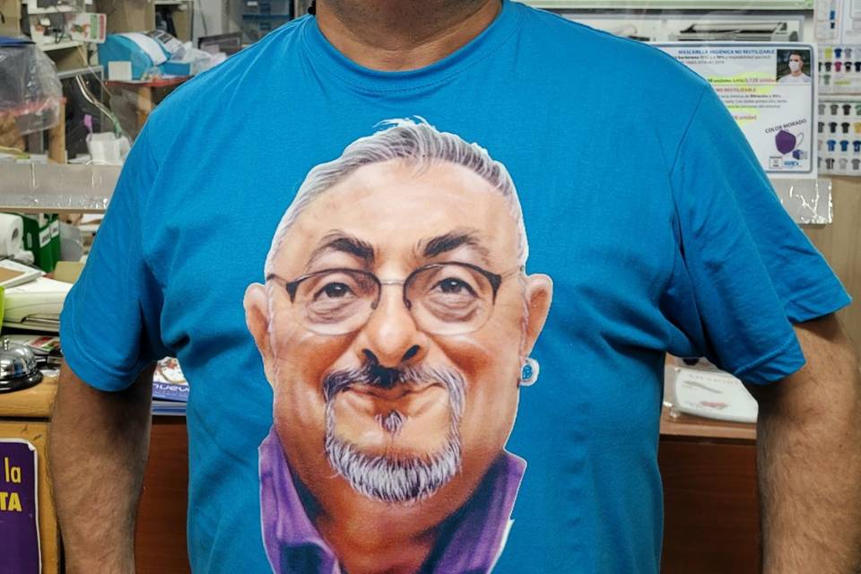 Caricatura impresa en camiseta