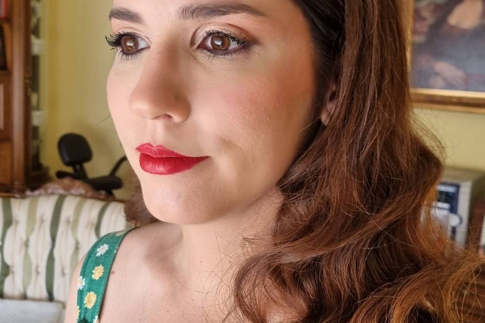 Invitada maquillaje y peinado