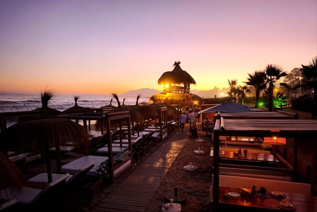 Playa con atardeceres magicos
