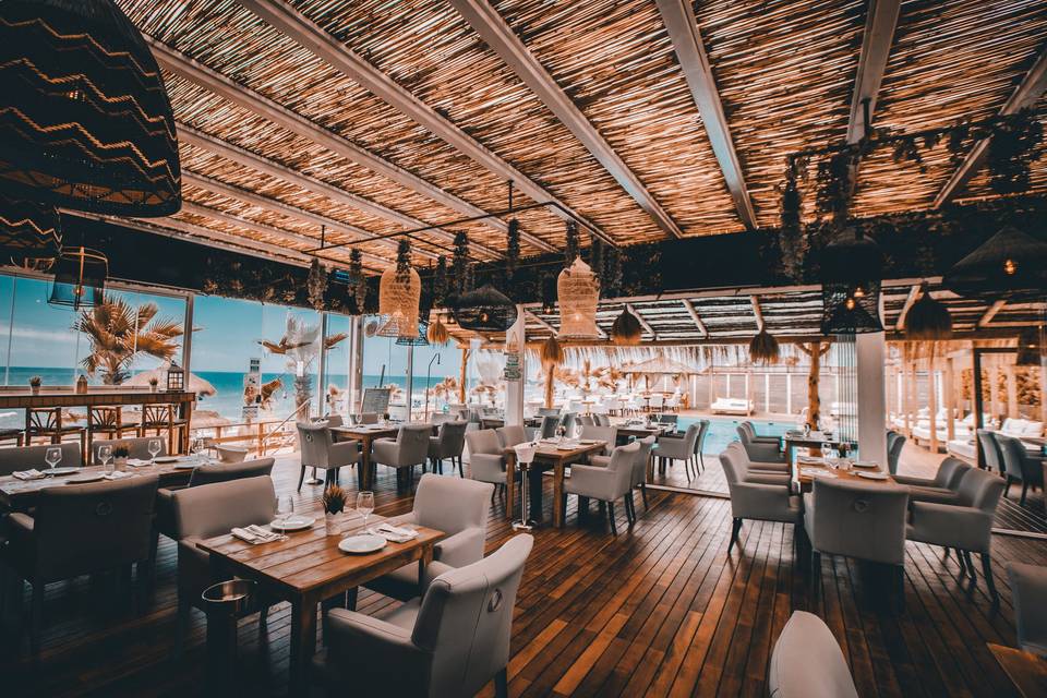 Restaurante con vistas al Mar