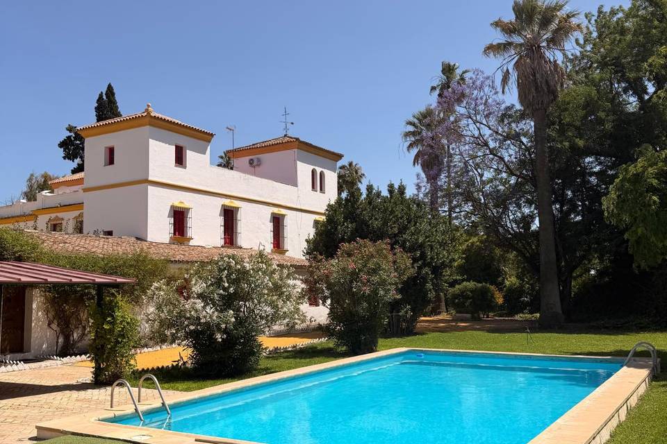 Gran Jardin con piscina