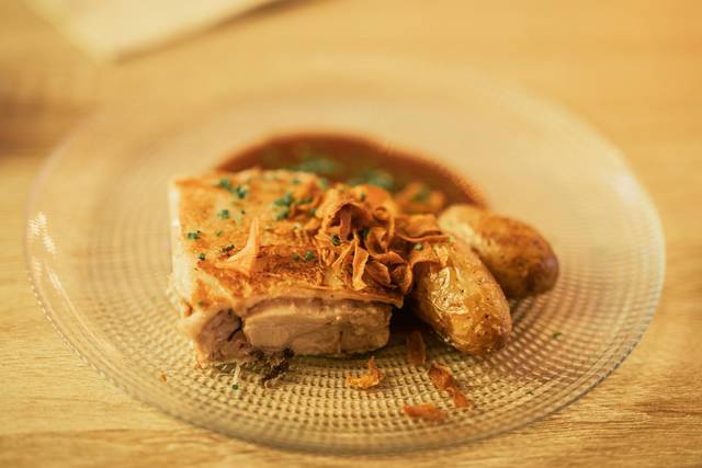 Cochinillo deshuesado