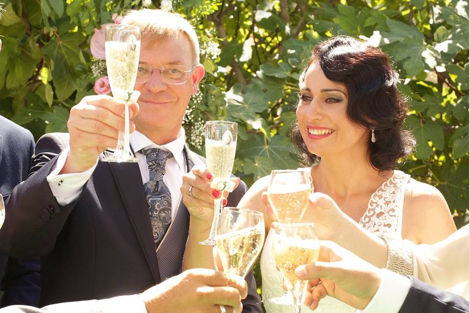 Un brindis por los novios