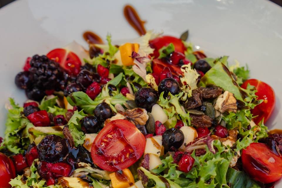 Ensalada de quesos y frutos ro