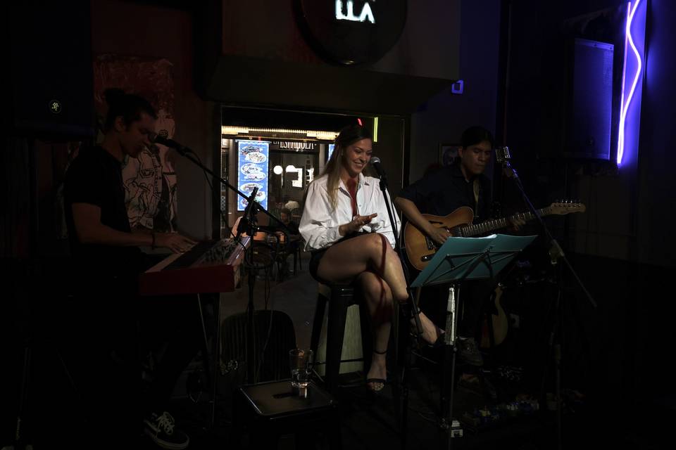 Trio piano, voz, guitarra