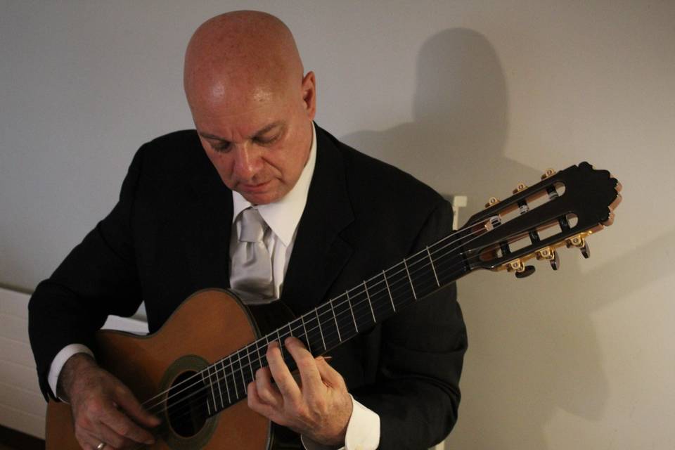 Marc Anthony Tucciarone, guita