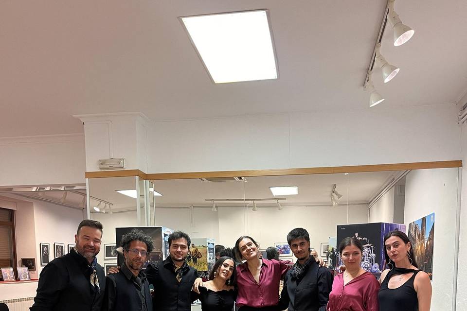 La Orquesta Flamenca posa