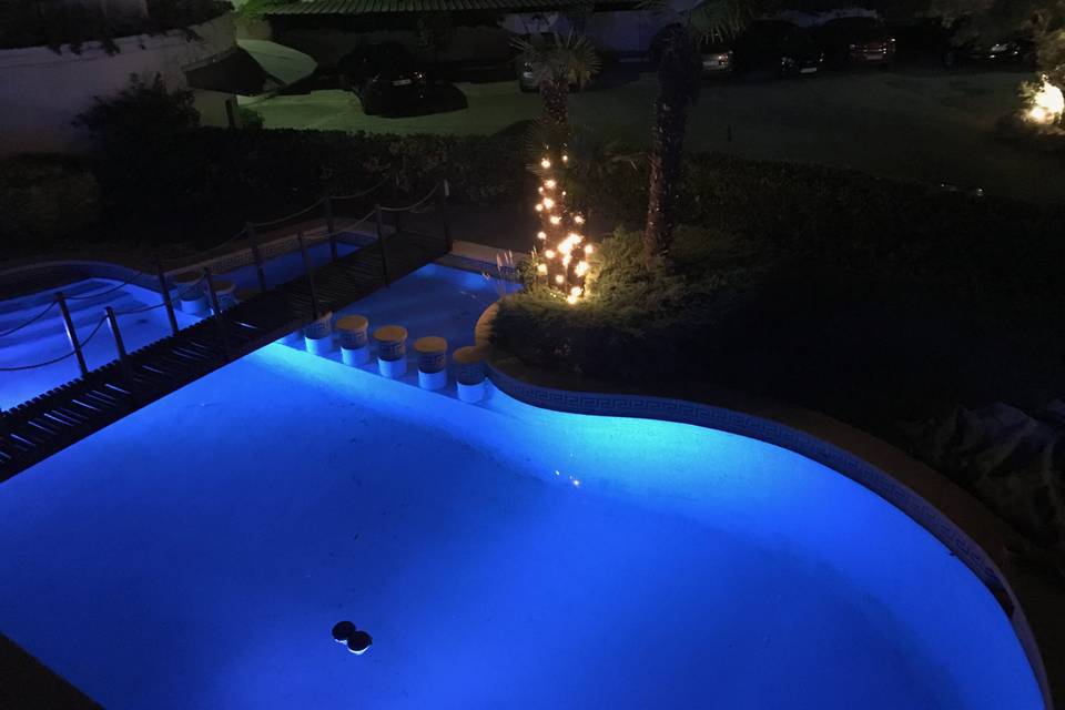 Piscina privada de noche