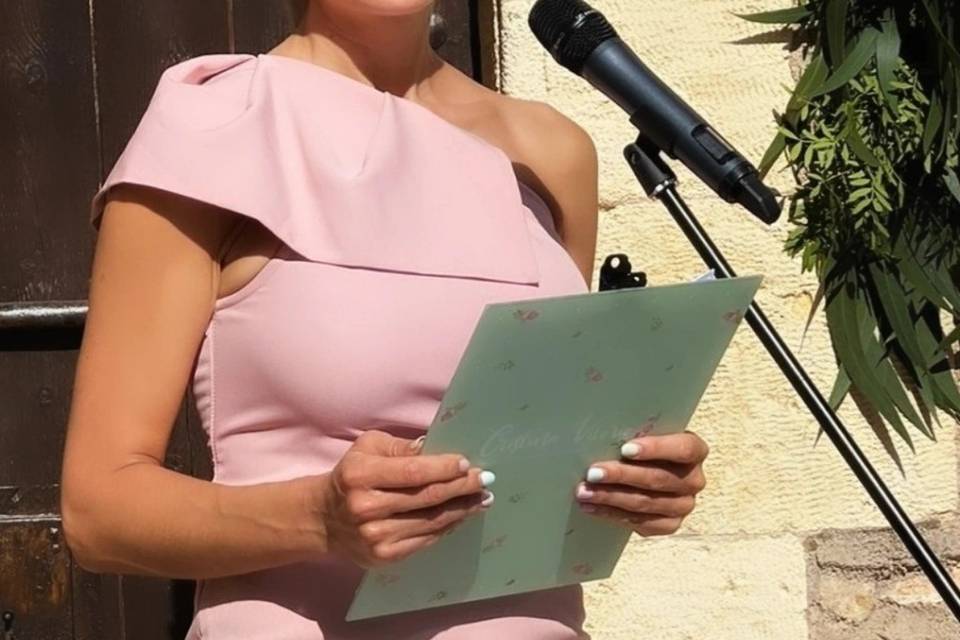 Cristina Vilorio - Maestra de Ceremonias