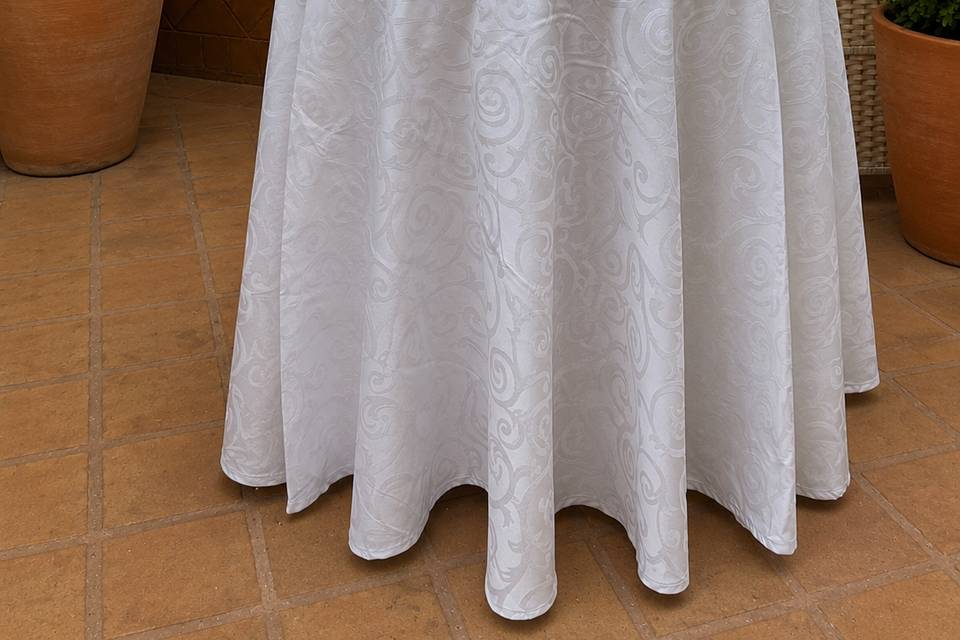 Mesa de cóctel baja mantel