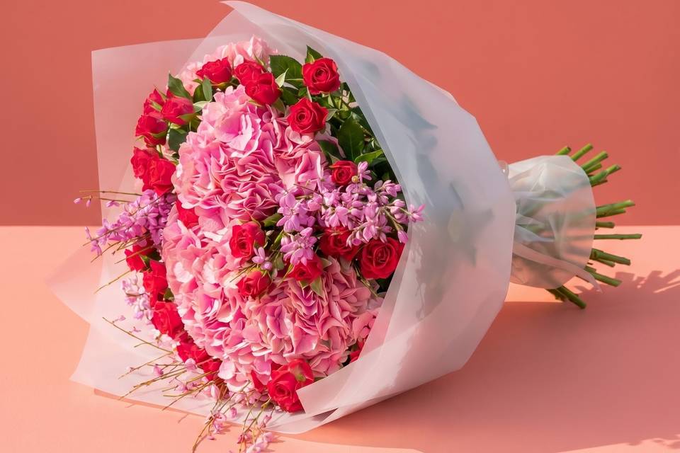 Ramo de flores en tonos rosas