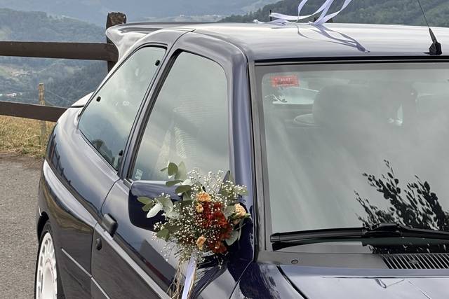 Decoración floral para coche
