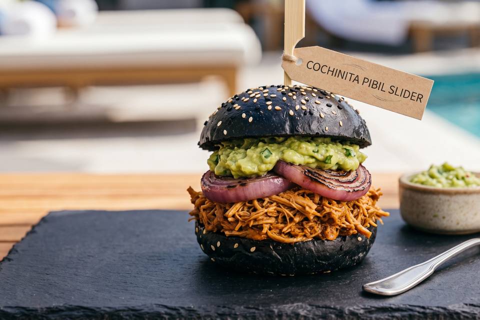 Mini burger con pan negro