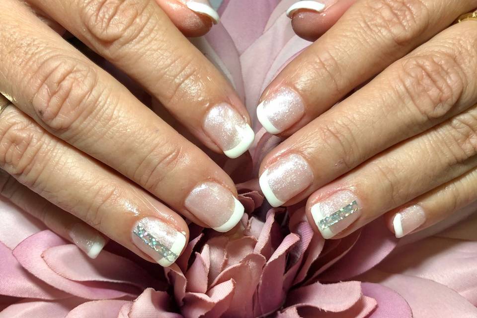 Uñas de novia perladas