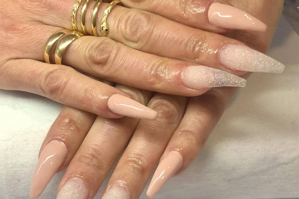 Uñas de gel en nude pastel