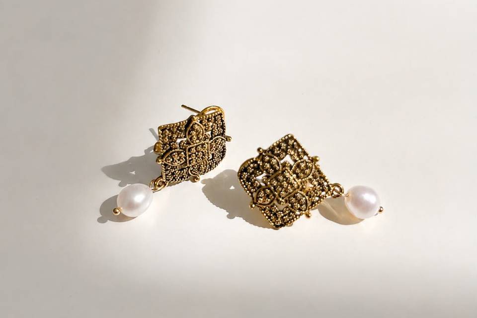 Pendientes baño oro viejo 18k.