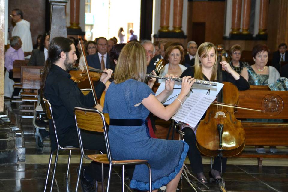 Flauta, violín y cello