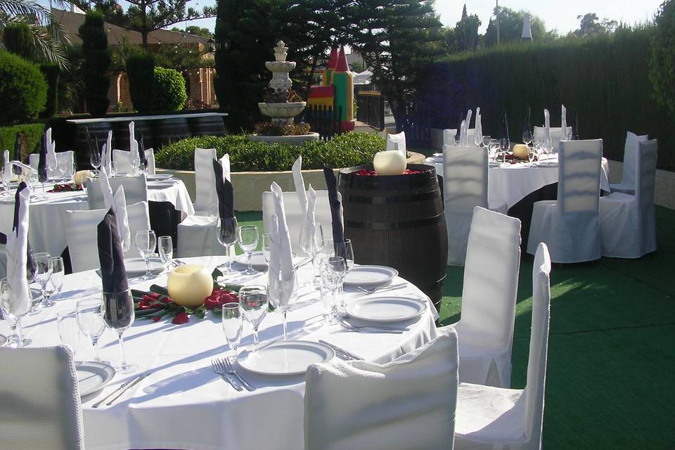 Banquete en los jardines