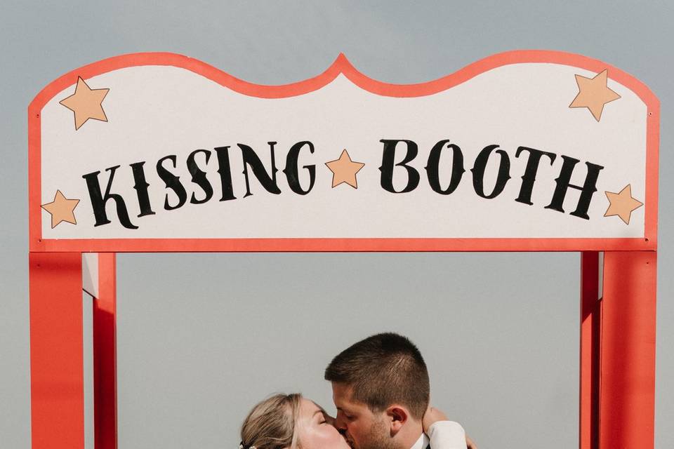 Kiss booth