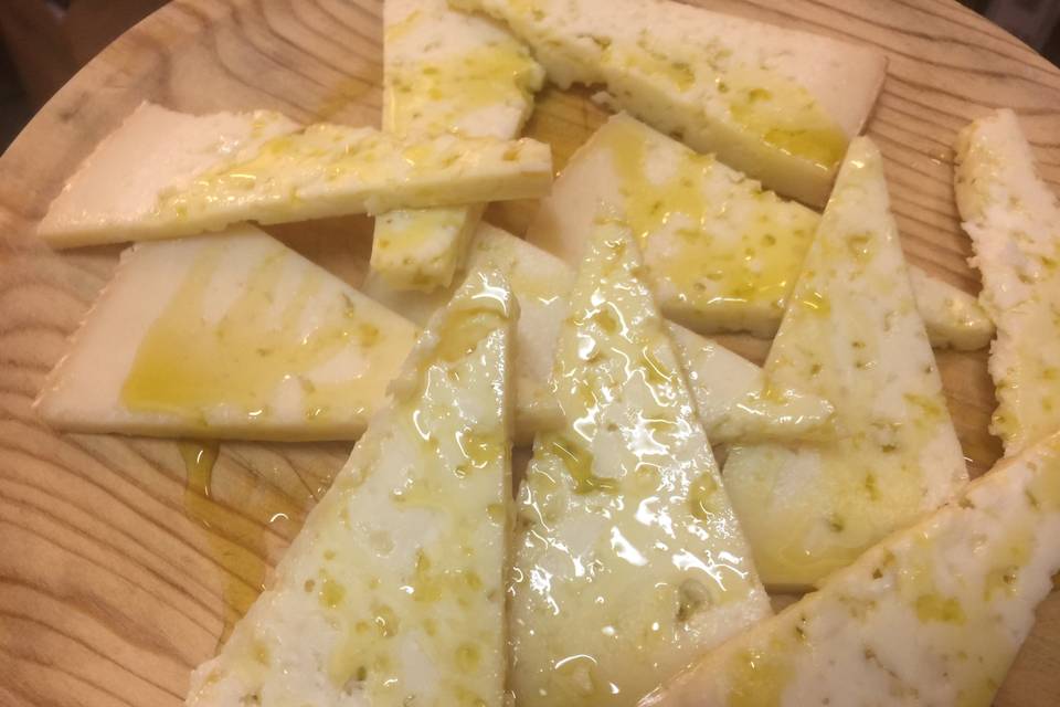 Queso viejo y oliva