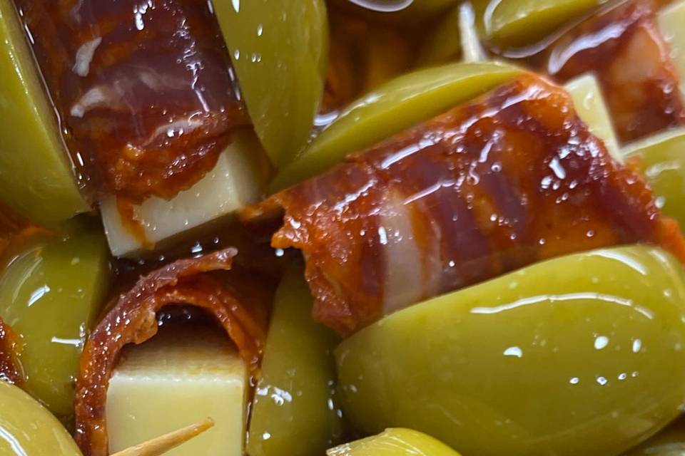 Aceituna chorizo y queso