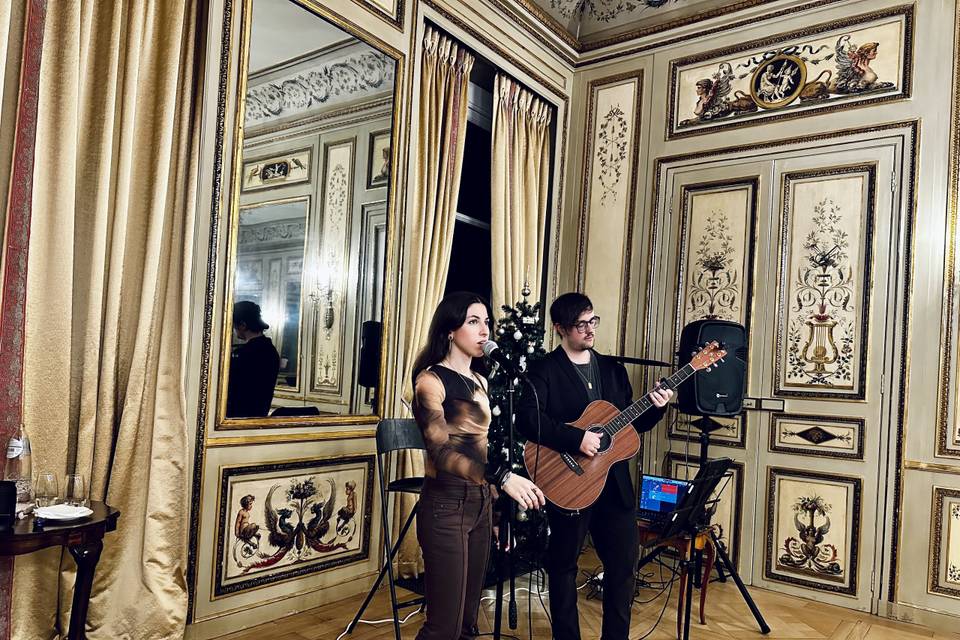 Dúo acústico en un palacio