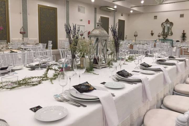 Salón con centros altos