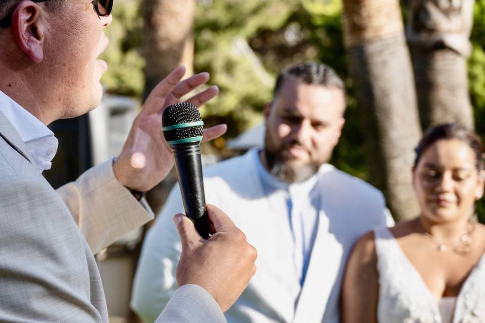Oficiante de boda jardin