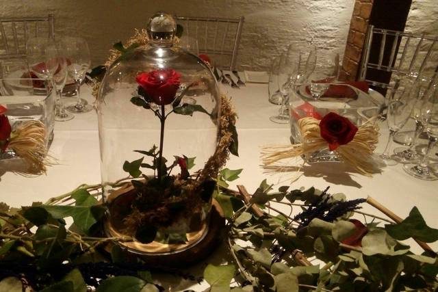 Cúpula con rosa preservada
