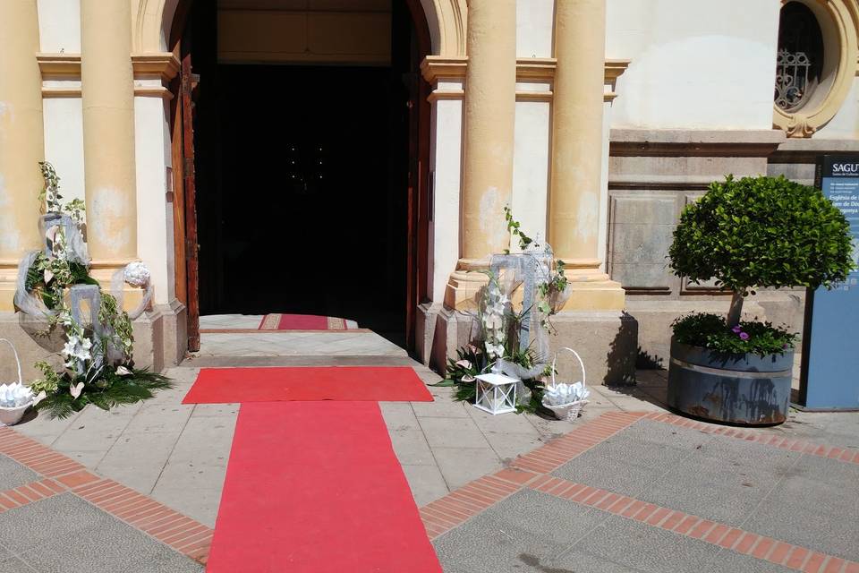 Entrada a la iglesia