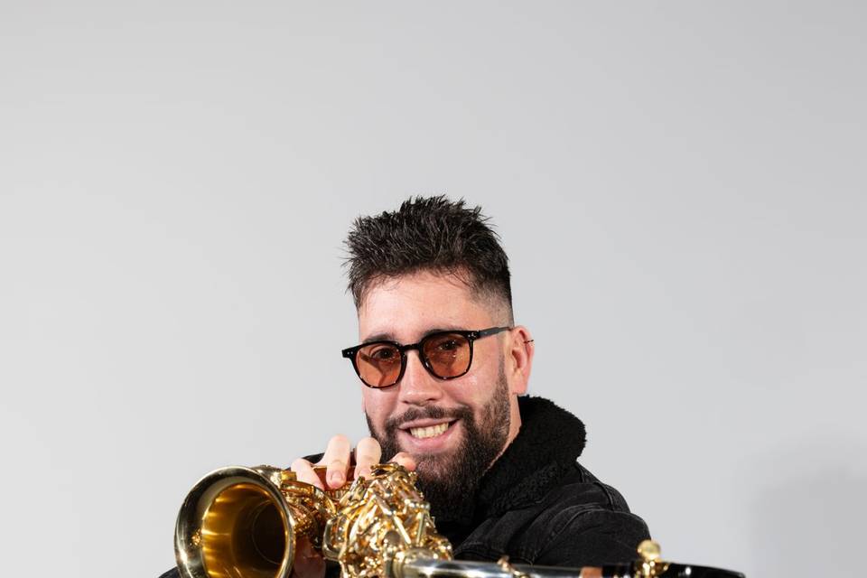 Saxofonista Dj y percusión