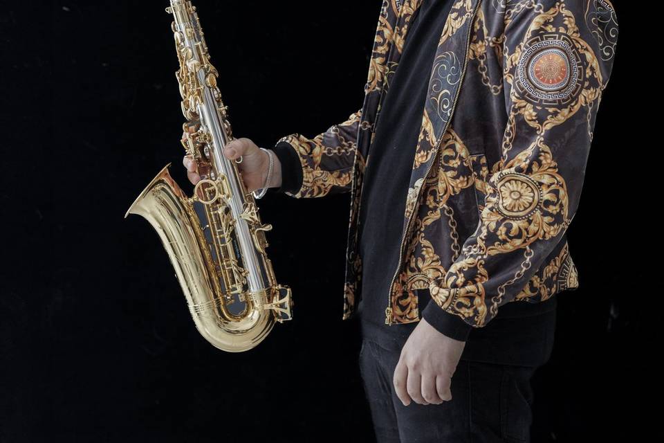 Dj y saxofon para fiestas