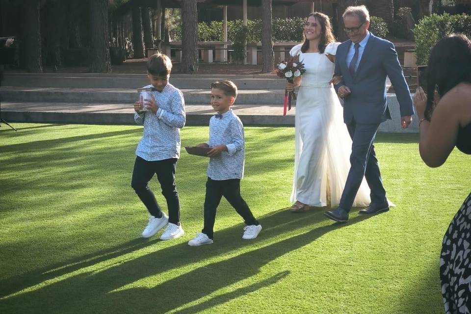 Laura camino al altar