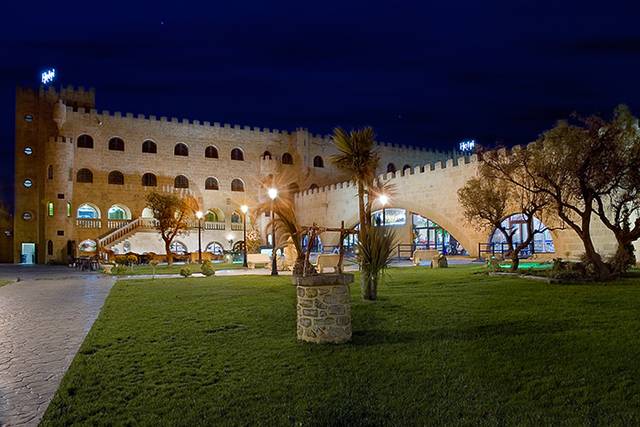 Castillo bonavía de noche