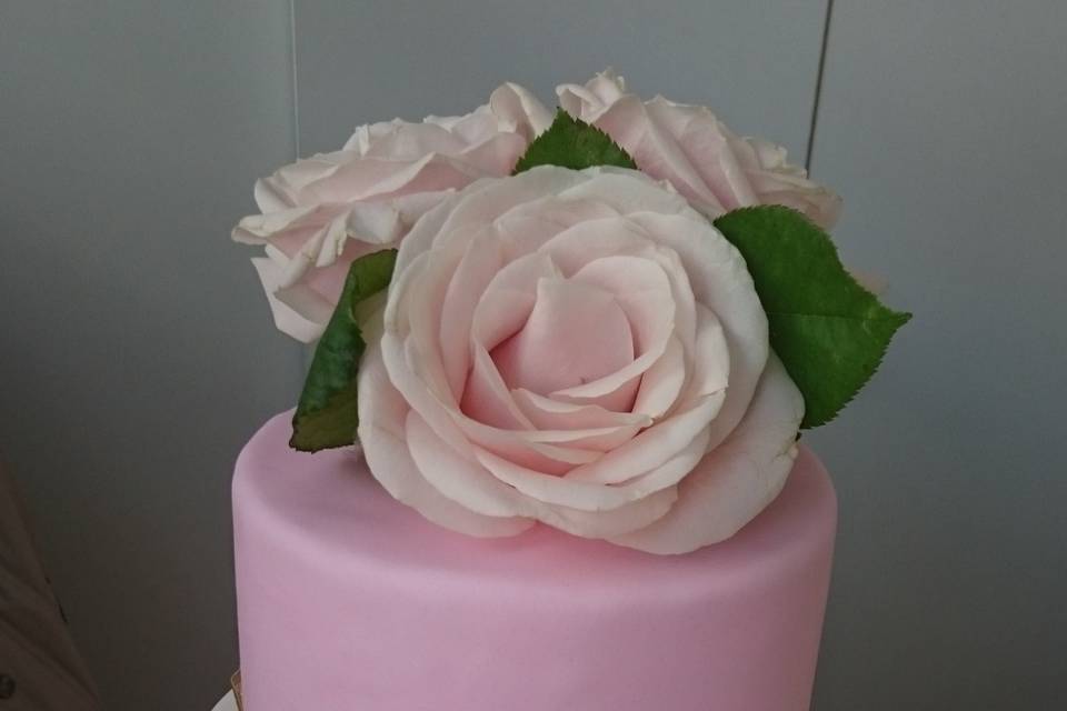 Tarta con flor natural