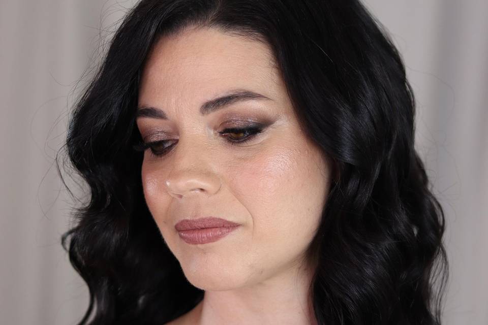 Maquillaje y peinado