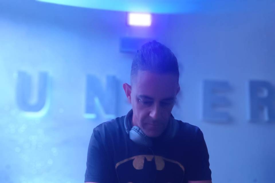 DJ