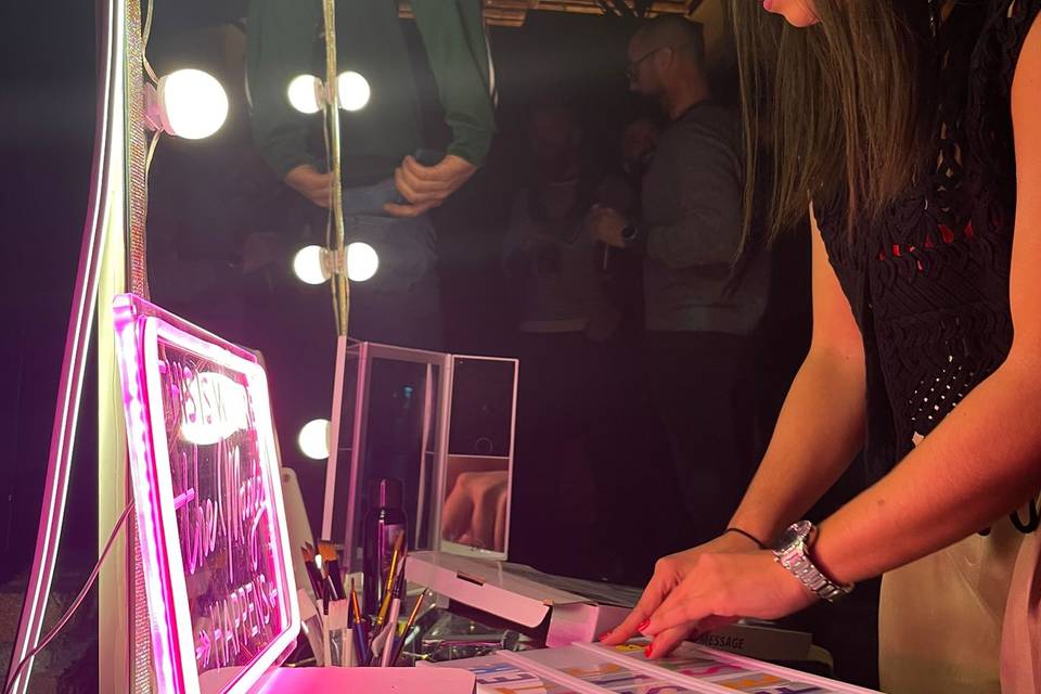 GLITTER BAR