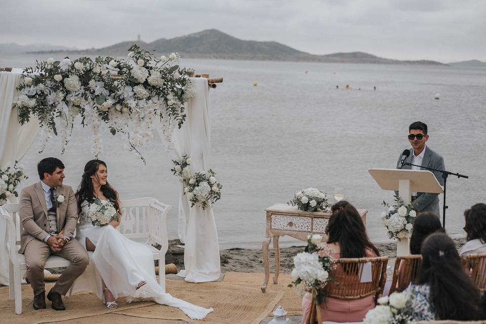 Novios en el altar