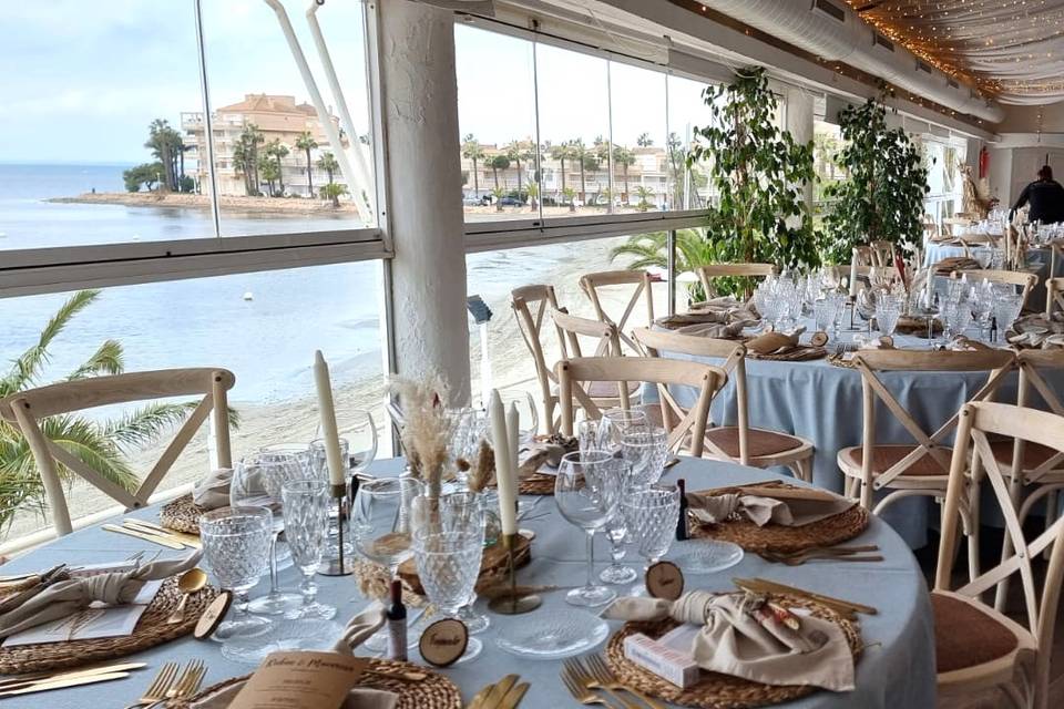 Salón con vistas al mar