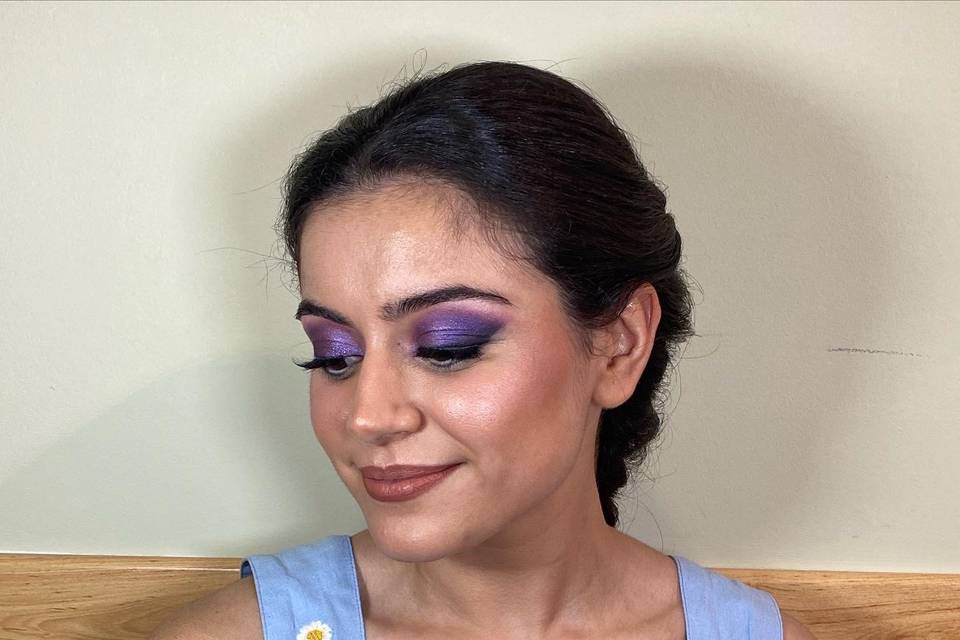 Maquillaje morado