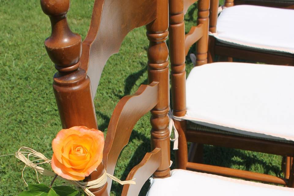 Decoración de sillas de invitados