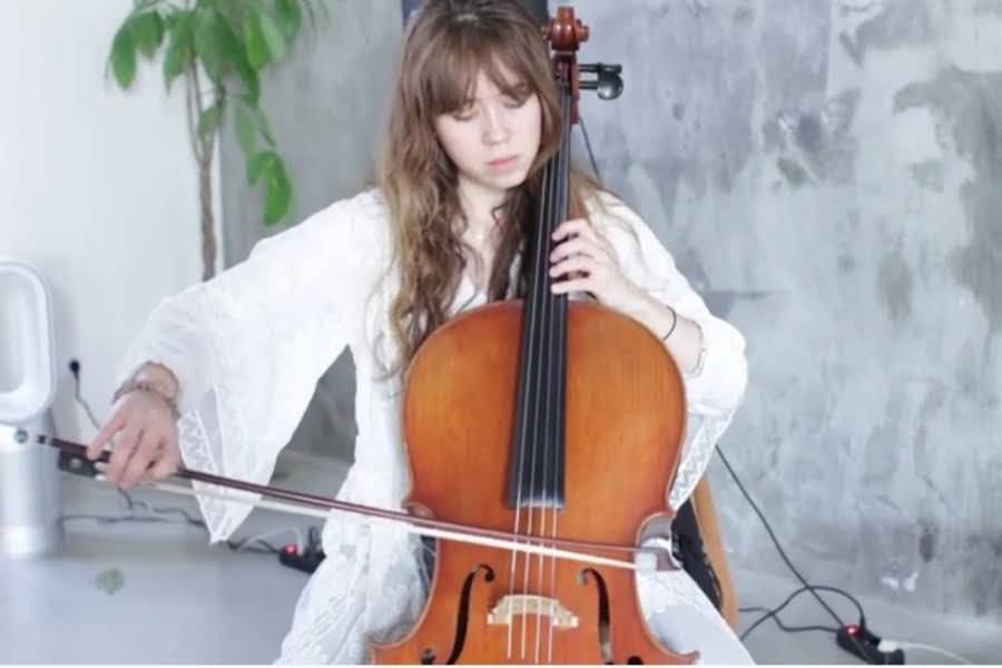 Laura mendoza music