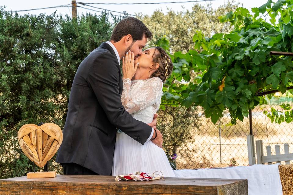 Beso después de la ceremonia