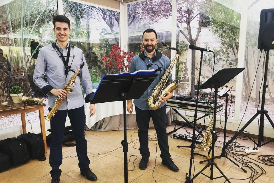 Disponen de 4 saxos y equipo